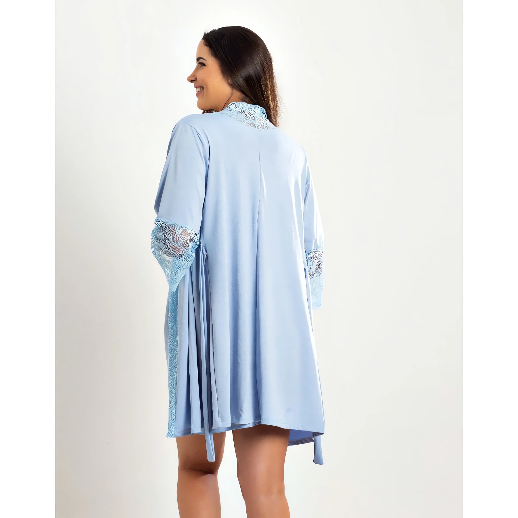 Camisola azul clara com detalhes em renda, parte de trás do Kit Camisola da Meu Cheirinho Bom