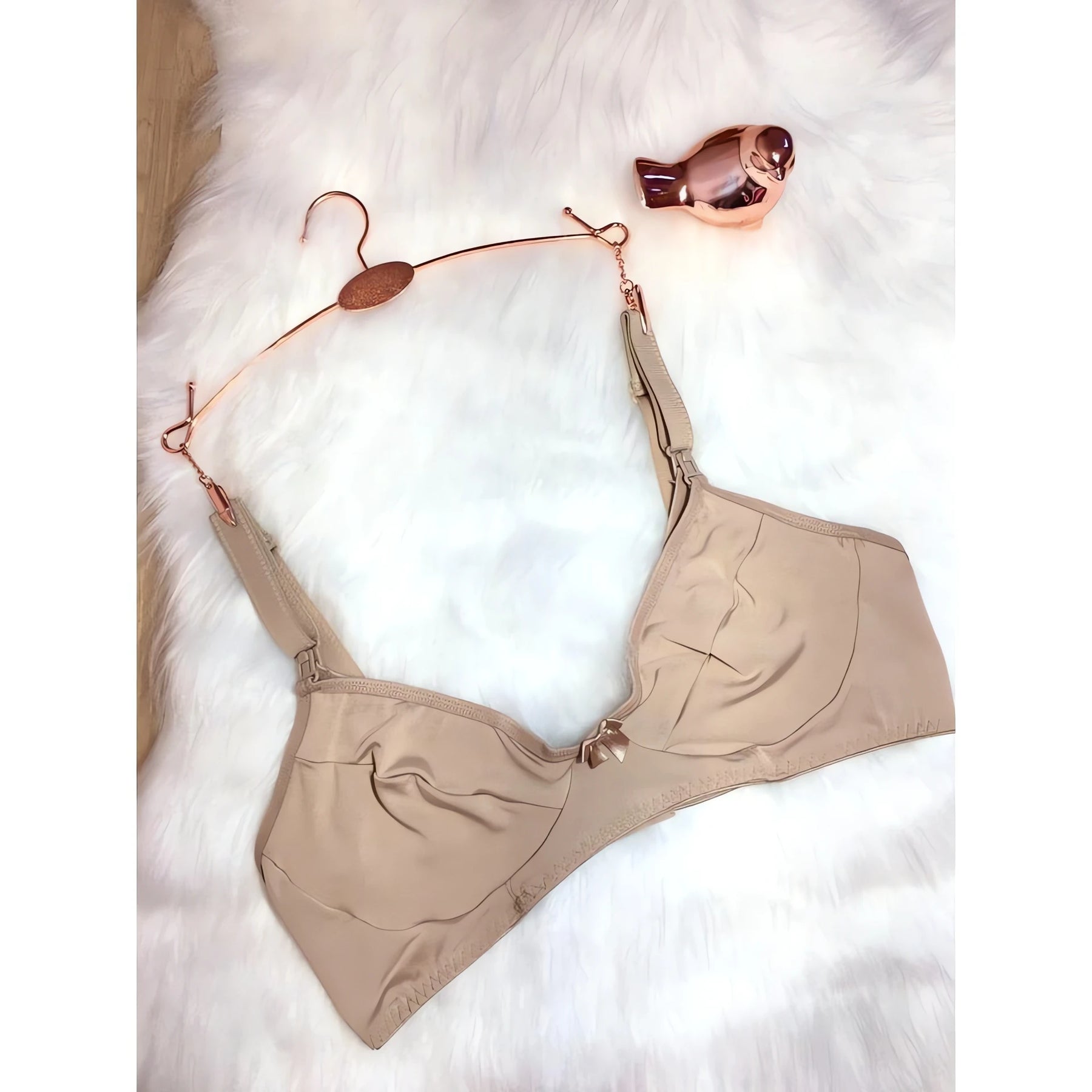 Sutiã nude do Kit DuoComfort com alças ajustáveis e detalhes em metal rose