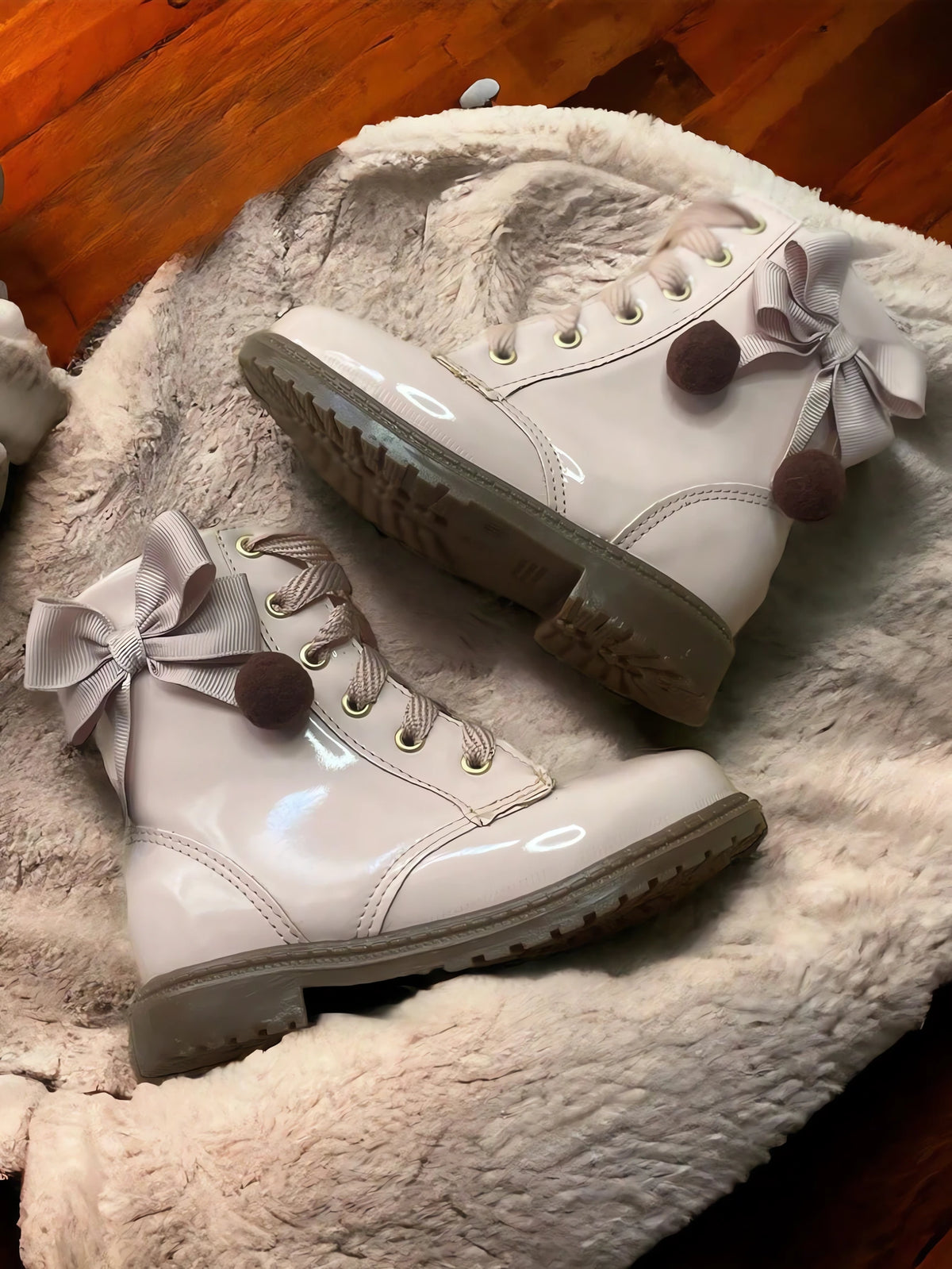 Coturno Infantil Feminino Verniz com Laço e Pompom