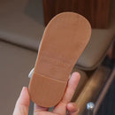 Sandália Infantil Unissex de Couro Coelhinho Estilosa e Confortável