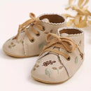 Sapatinho Bebê Antiderrapante Bordado Charmoso