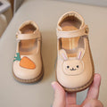 Sapato Infantil em Couro Coelhinho com Detalhes de Cenoura