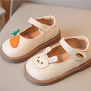 Sapato Infantil em Couro Coelhinho com Detalhes de Cenoura