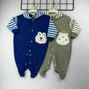 Macacão Suedine Bebê em azul com listras e estampas de tigre, e cinza com estampa de hipopótamo