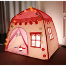 Barraca Tenda Infantil rosa e bege com luzes decorativas para brincadeiras internas