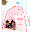 Crianças brincando dentro de Barraca Tenda Infantil rosa com decoração floral e luzes coloridas