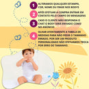 Bebê usando BodyBaby Personalizado branco sentado sobre fundo amarelo com texto de instruções