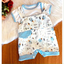 Conjunto verão bebê menino com estampa de animais em tons de azul e branco, ideal para dias quentes