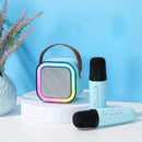Caixa de som portátil colorida com dois microfones, ideal para karaokê infantil
