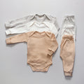 Kit body manga longa bebê com cores suaves e calças combinando para conforto e estilo infantis