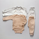 Kit body manga longa bebê com cores suaves e calças combinando para conforto e estilo infantis