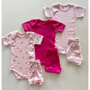 Kit body manga longa bebê em rosa com estampa de corações e conjuntos combinando