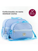 Kit Bolsa Saída Maternidade em tom azul com design matelassê e detalhe de pompom