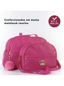 Kit Bolsa Saída Maternidade em couro matelassê rosa com pompom decorativo e duas malas