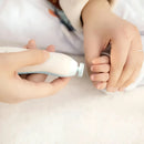 Lixa de Unhas Elétrica para Bebê sendo usada para cuidar das unhas delicadas de uma criança