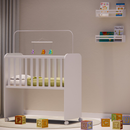 Mini Berço Ternurinha branco com rodinhas e móbile, ideal para o quarto do bebê
