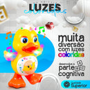 Patinho Dançarino Musical com luzes coloridas, desenvolve a parte cognitiva e oferece muita diversão