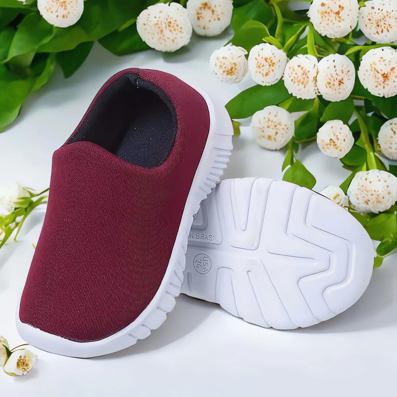Tênis Infantil Casual Semi-Ortopédico na cor bordô com sola branca e design confortável