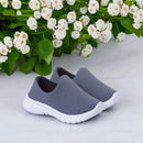 Tênis Infantil Casual Semi-Ortopédico em cinza com solado branco, ideal para conforto diário